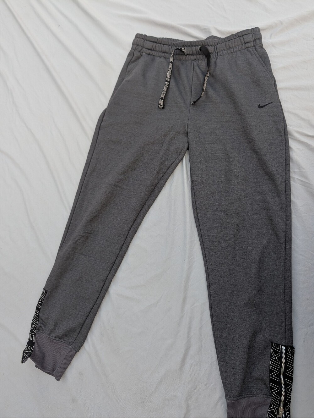 Nike Men's Gray Joggers – Comfortable Athletic Style Size Small